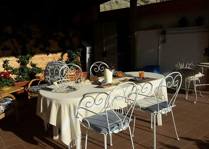 Ai Tre Archi Bed and Breakfast Spotorno