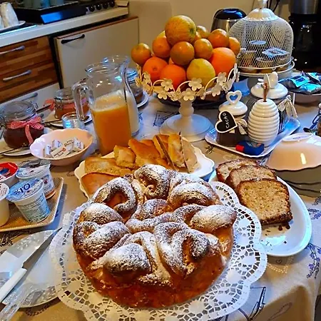Ai Tre Archi Bed & Breakfast Spotorno